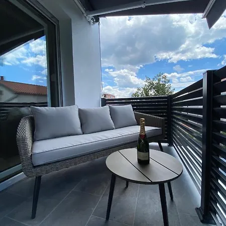 Apartmani Kumenat Biograd Na Moru Exterior photo