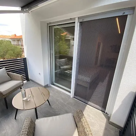 Apartmani Kumenat Biograd Na Moru Exterior photo