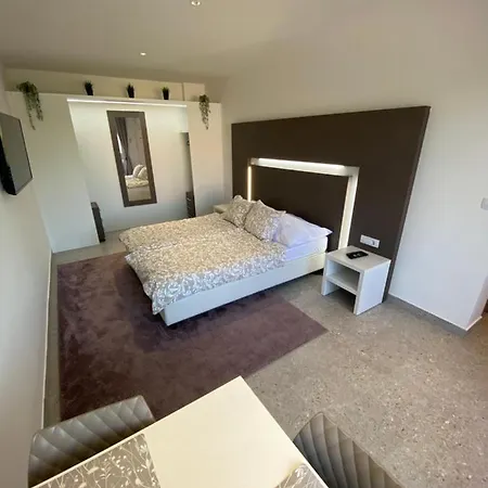 Apartmani Kumenat Biograd Na Moru Exterior photo