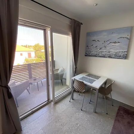 Apartmani Kumenat Biograd Na Moru Exterior photo